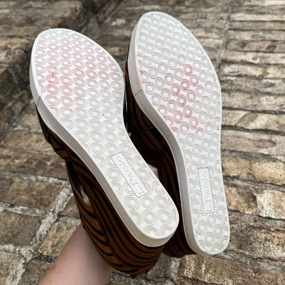 Linea Paolo Faith Wedge Sneaker Women 12M Tiger Stripe Calf Hair Statement Shoes